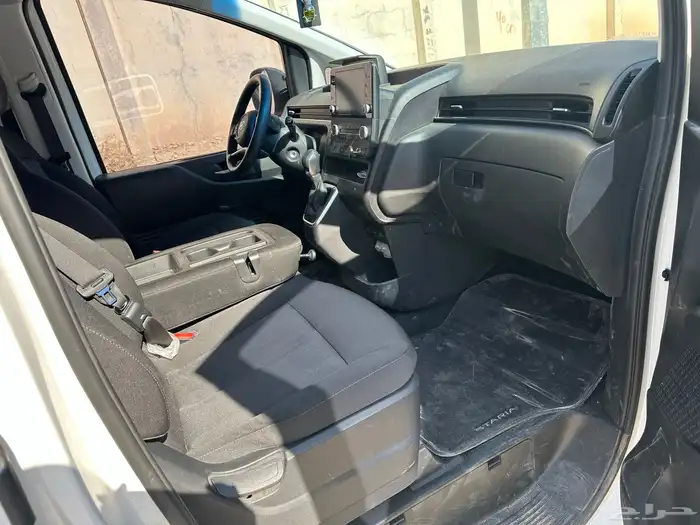 فان استاريا هيونداي 2023 11