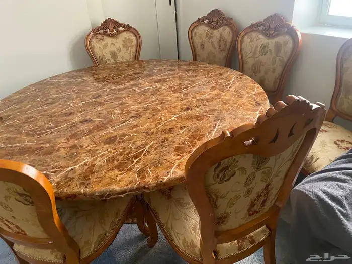 طاول رخام ثلاث كراسي فقط على السوم 0