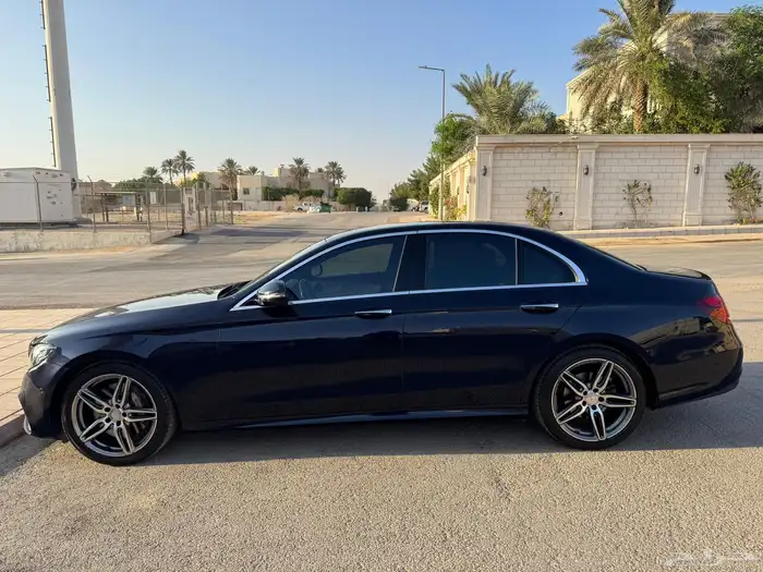 للبيع مرسيدس E300 موديل 2017 كحلي 1