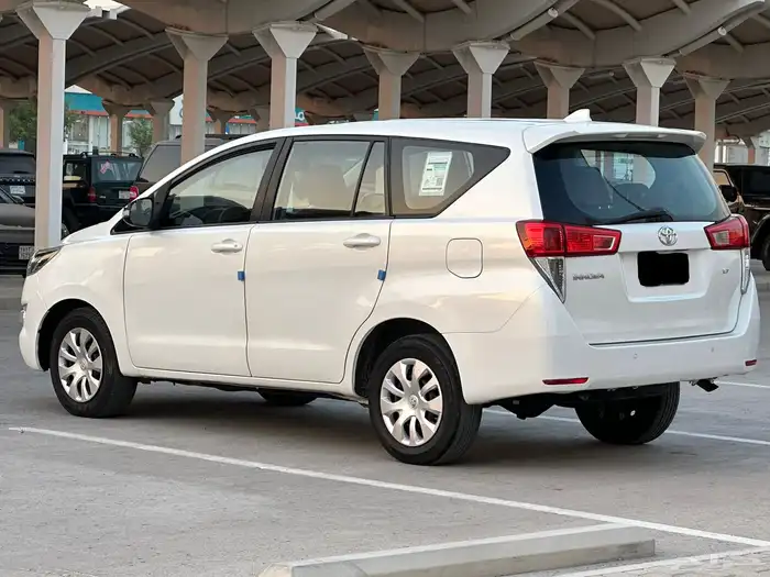 للبيع تويوتا انوفا 2016 ( 7 مقاعد) السعر 44 ألف 8