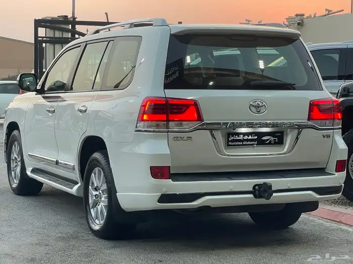 تويوتا لاندكروزر 2017 سعودي فل 10