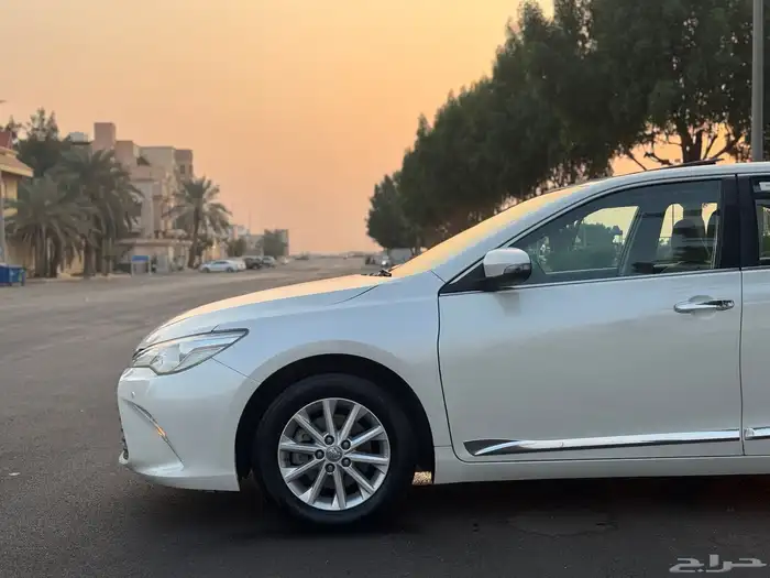 تويوتا كامري 2017 فل كامل GLX ابيض لولي 8