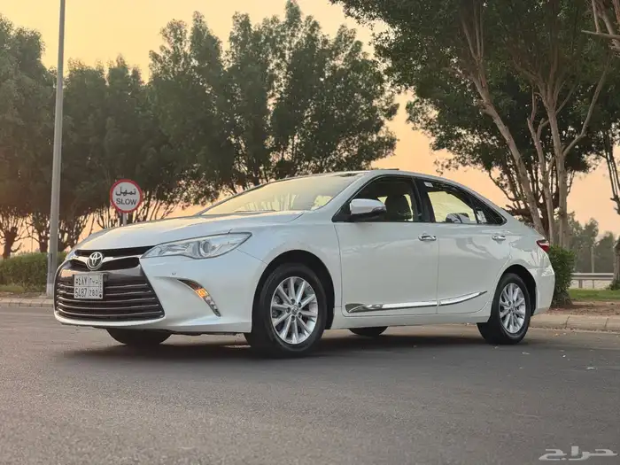 تويوتا كامري 2017 فل كامل GLX ابيض لولي 10