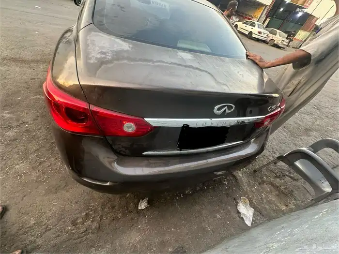 انفنتي Q50نظيفه بس جتها صدمة 0