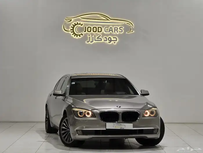 بي ام دبليو 740Li موديل 2011 بحالة ممتازة 0