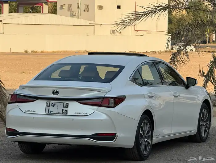 لكزس ES300h 2022 ممشى (41) الف 6