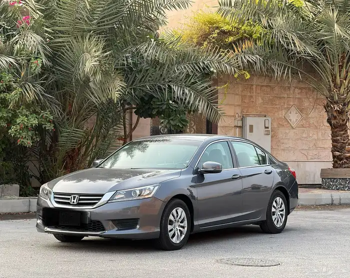 هوندا أكورد 2013 ممشى قليل ستاندرد نظيف جدا 1