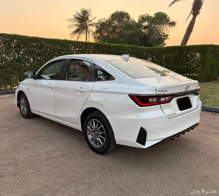 تويوتا يارس 2023 فئة Y (شاشة-جنوط) 8