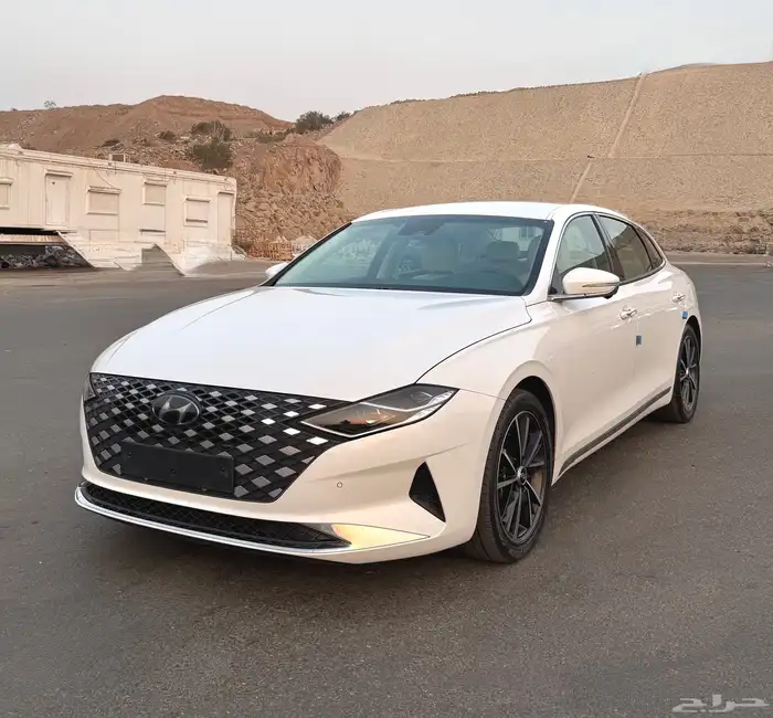 ازيرا 2022 ديجتال من الداخل ابيض بحالة الوكاله للبيع 0