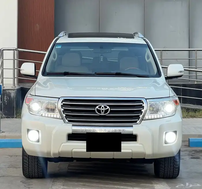 تويوتا لاندكروزر 2014 GXR (بدي وكالة) 1