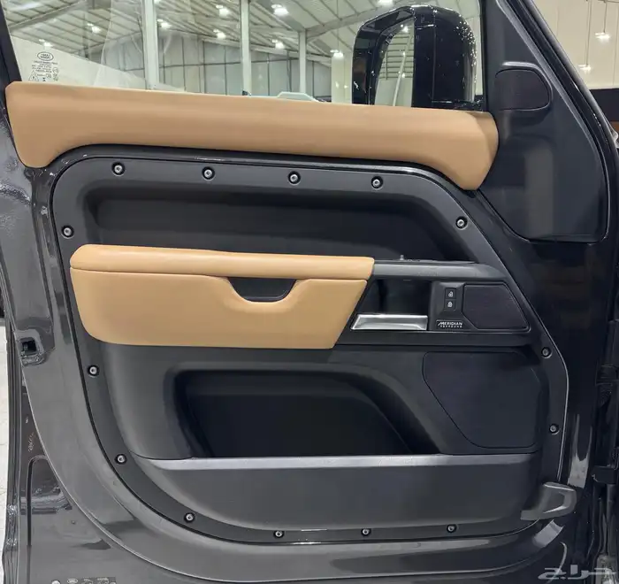 لاندروفر ديفندر X موديل 2025 فل كامل جديد . 13