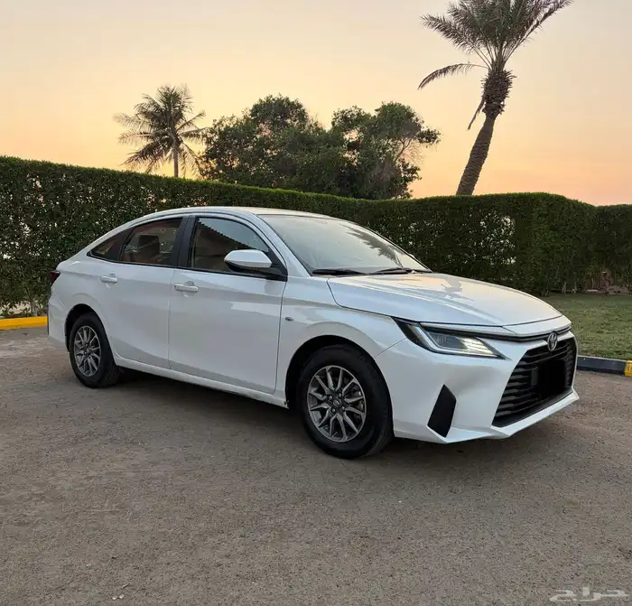 تويوتا يارس 2023 فئة Y (شاشة-جنوط) 1