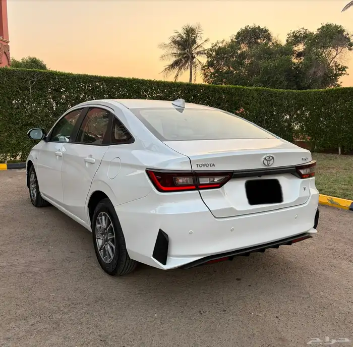 تويوتا يارس 2023 فئة Y (شاشة-جنوط) 9