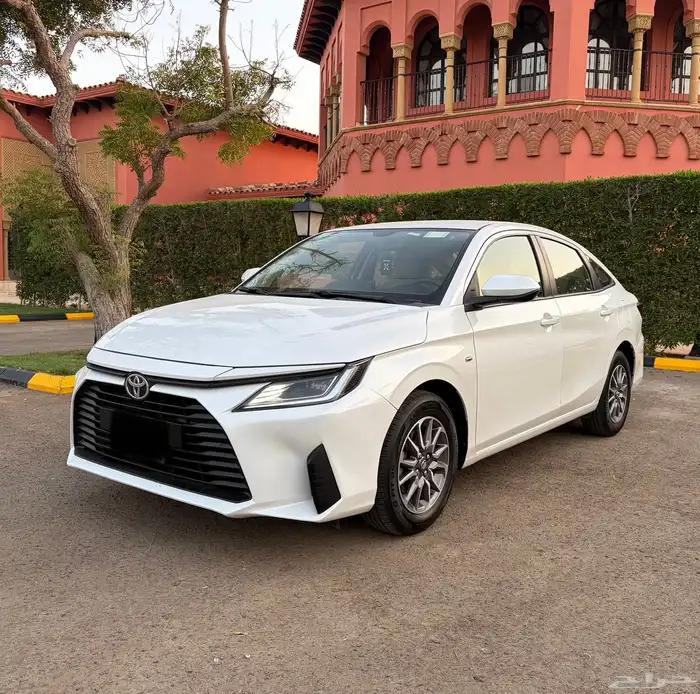 تويوتا يارس 2023 فئة Y (شاشة-جنوط) 3