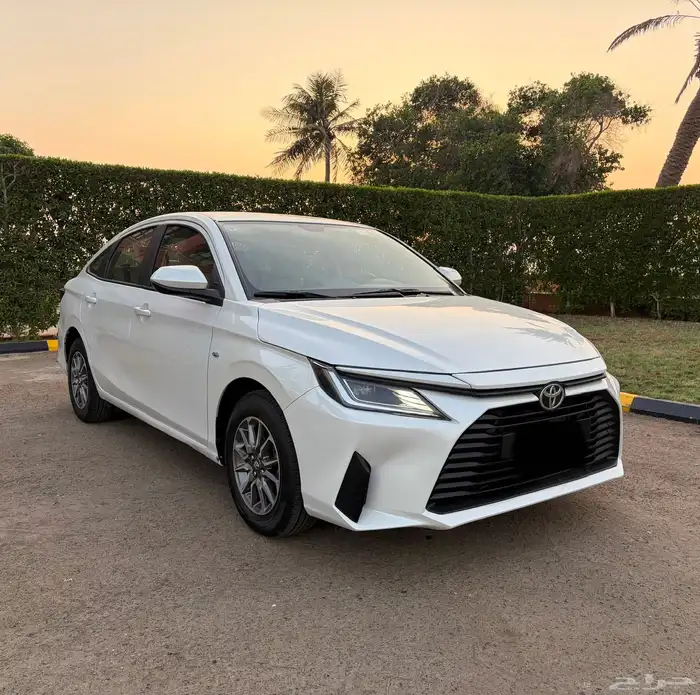 تويوتا يارس 2023 فئة Y (شاشة-جنوط) 2