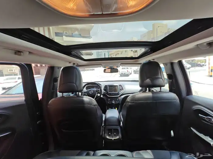 جيب شروكي فل كامل 2015 28