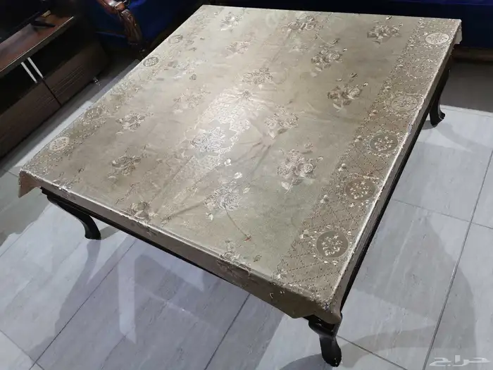 طاولة خشبية مربعة الشكل مقاس 120سم 120.سم 0