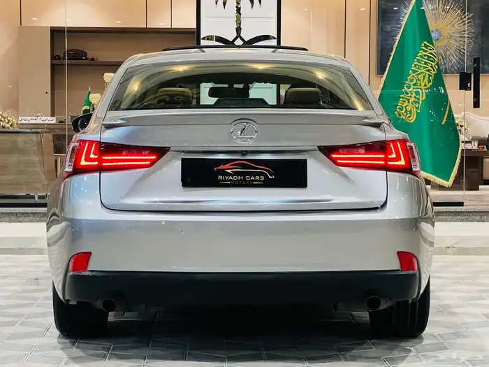لكزس lS 350 2016 سعودي نظيف جدا 3