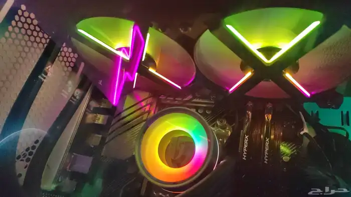 كمبيوتر مكتبي للألعاب والتصاميم 3