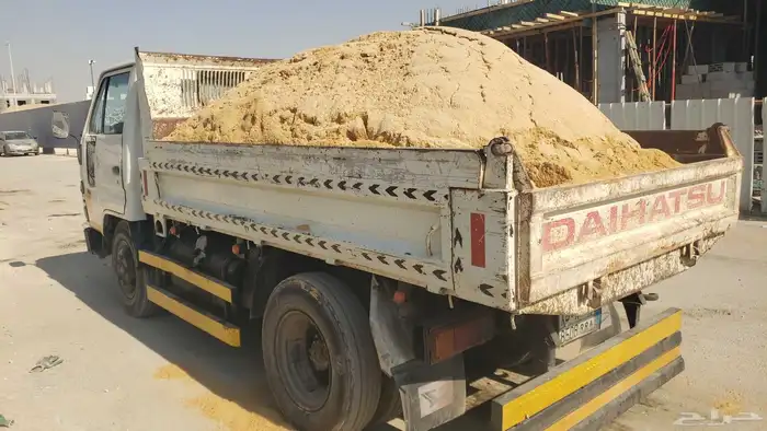 دينه لليجار يومي او شهري ترحيل المخلفات ويوجد لدينا رمال سمن 0