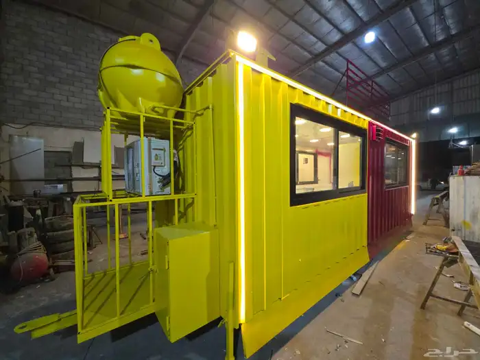 مواصفات العربه -1- مطبخ كامل مصنوع من الاستيل 2 جدران و 1