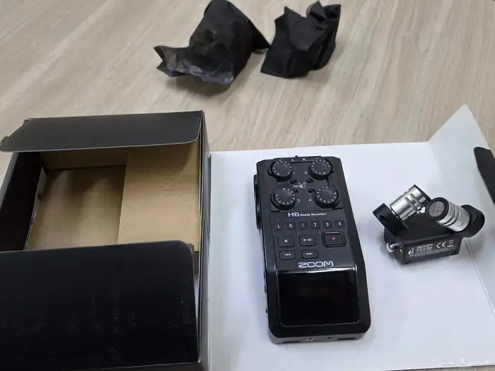 مستعمل Zoom H6 Handy Recorder للبيع . الموديل Zoom H6 4