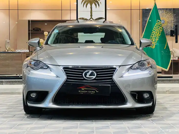 لكزس lS 350 2016 سعودي نظيف جدا 0