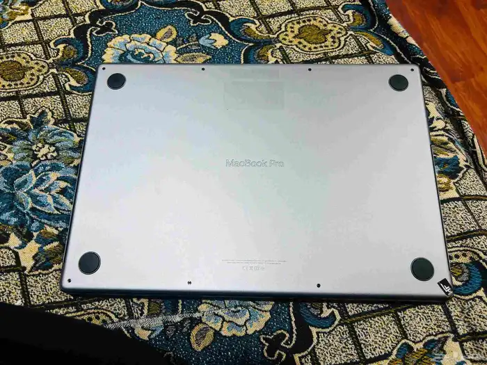 MacBook pro laptop 5