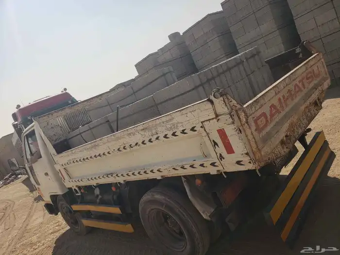 دينه لليجار يومي او شهري ترحيل المخلفات ويوجد لدينا رمال سمن 1