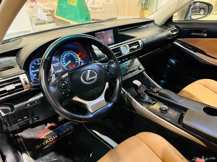 لكزس lS 350 2016 سعودي نظيف جدا 7