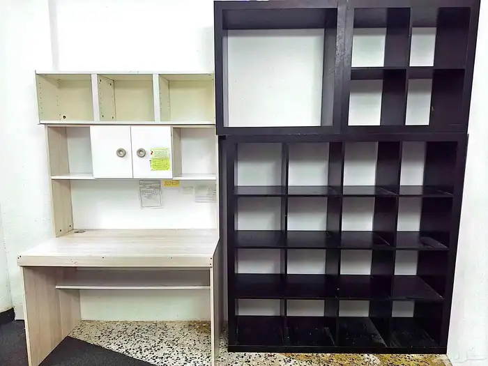 رفوف للكتب ومكتب للقراءة 2