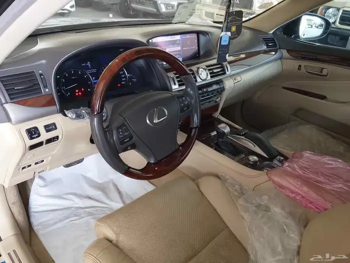 للبيع لكزس LS460 موديل 2016 قصير 7