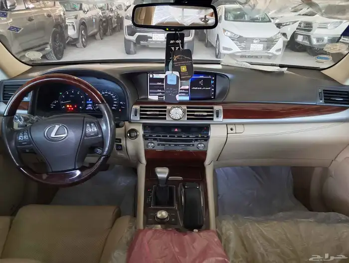 للبيع لكزس LS460 موديل 2016 قصير 10