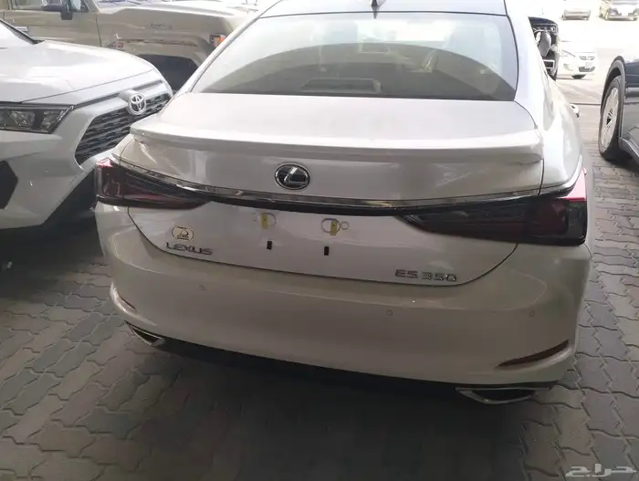 لكزس ES350 سعودي 2025 اصفار 4