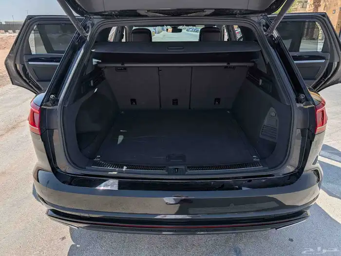 جيب طوارق أسود R-line 2022 Touareg SUV ضمان ساري 17