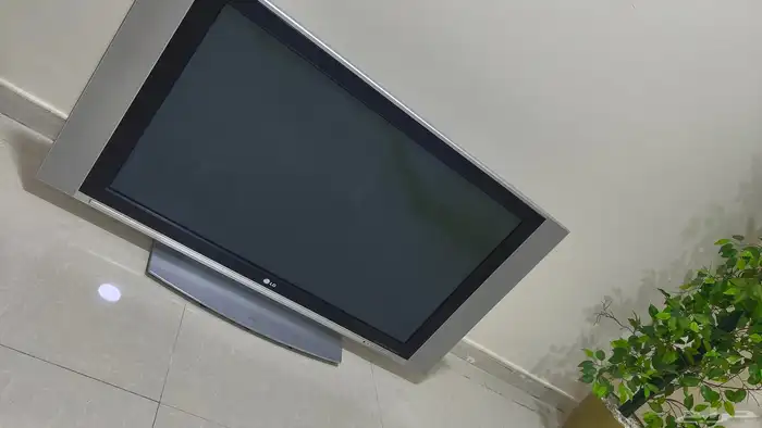 تلفزيون ل ج .. LG TV  42 1