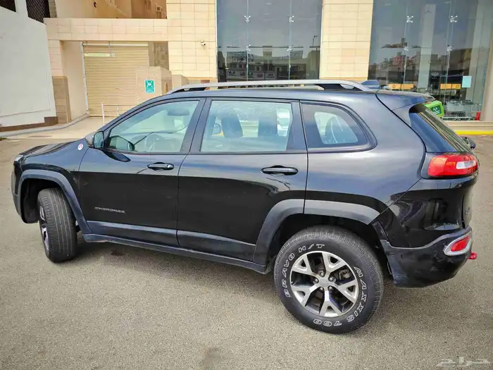 جيب شروكي فل كامل 2015 6