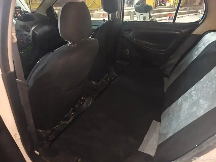 تويوتا يارس ايكو 2005 قير عادي للبيع 6