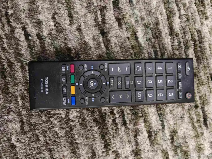 شاشة توشيبا ليست سمارت 32 أو 40 ما أدري معاها كروم كاست 4