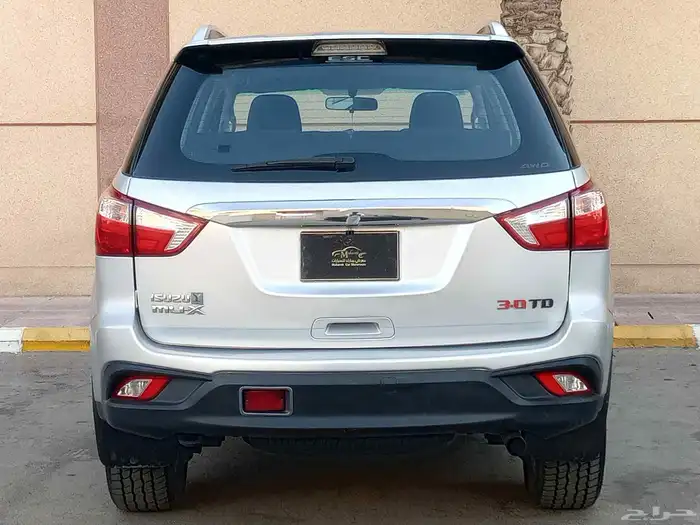 ايسوزو جيب ديماكس ( 2020 ) ديزل دبل اتوماتيك بحالة ممتازة 7