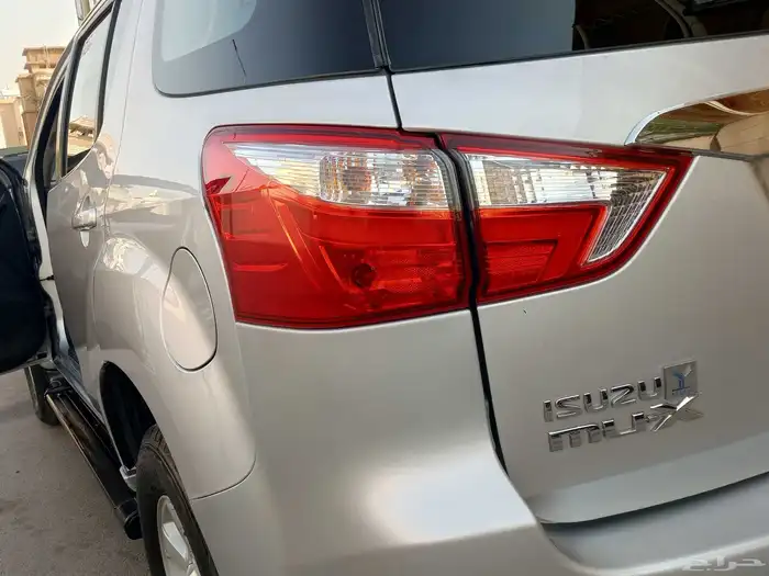 ايسوزو جيب ديماكس ( 2020 ) ديزل دبل اتوماتيك بحالة ممتازة 12