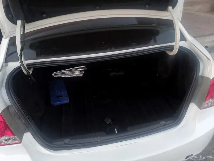 سيارة وكاله من الصدام للصدام للبيع السوم على 13 5