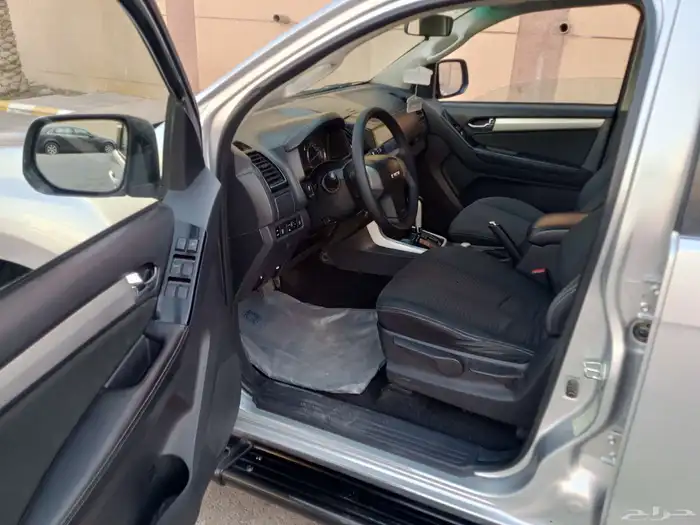 ايسوزو جيب ديماكس ( 2020 ) ديزل دبل اتوماتيك بحالة ممتازة 14