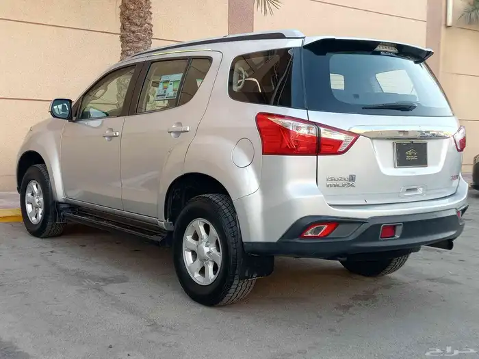 ايسوزو جيب ديماكس ( 2020 ) ديزل دبل اتوماتيك بحالة ممتازة 11