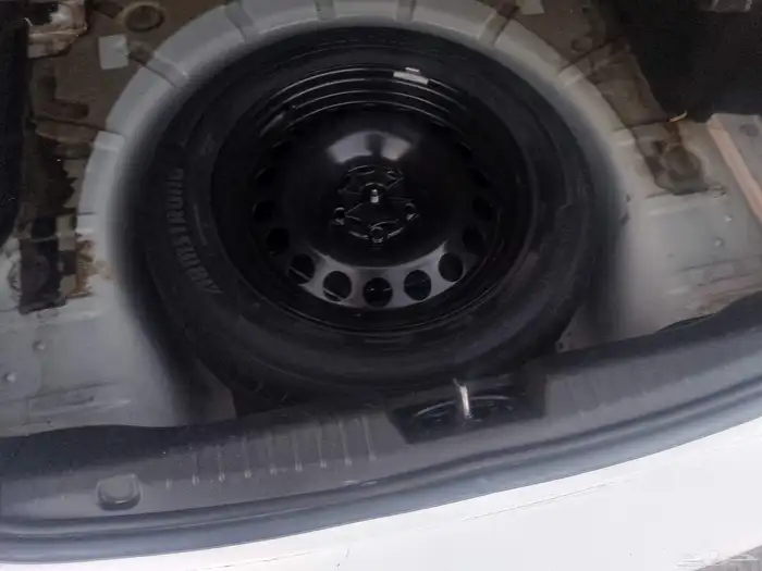 سيارة وكاله من الصدام للصدام للبيع السوم على 13 6