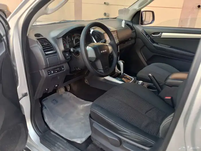 ايسوزو جيب ديماكس ( 2020 ) ديزل دبل اتوماتيك بحالة ممتازة 15