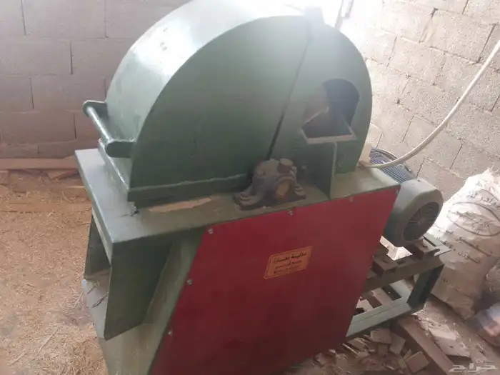 مشروع كامل للبيع منشار 80 مكنة نشارة صندوق والثانيه تلقيم كم 2