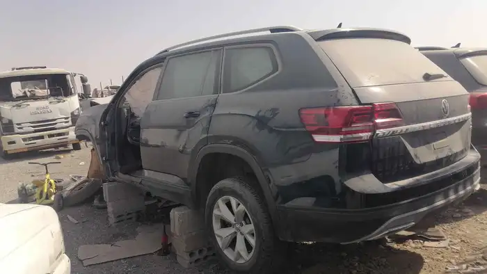 يوجد لدينا قطع تشليح سيارات 3