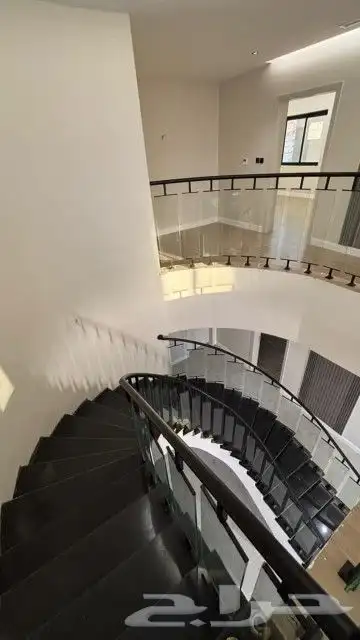 فيلا بمدخل مستقل وحوش واسع بمساحة 400م 4