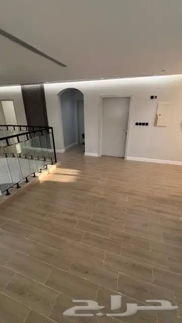 فيلا بمدخل مستقل وحوش واسع بمساحة 400م 2